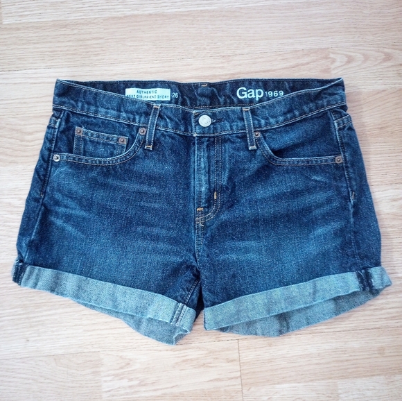 GAP Pants - Women's Gap Authentic Best Girlfriend Short, denim jean shorts size 26, cuffed